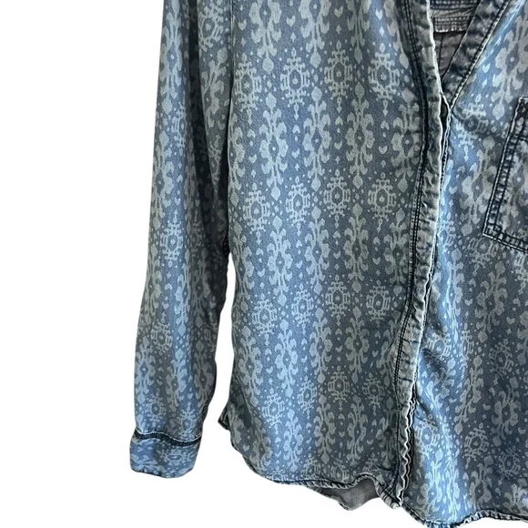 Holding Horses Anthropologie Button up top Sz 4 Denim/Chambray - Picture 9 of 16